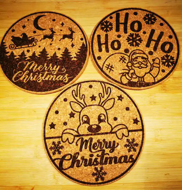 Topfuntersetzer aus Kork mit Weihnachtsmotiven und Lasergravur – festliche Weihnachtsdeko für die Küche
